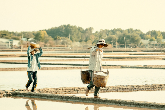 Quyền Linh hết mình với vai diễn trong phim 'Hai Muối'