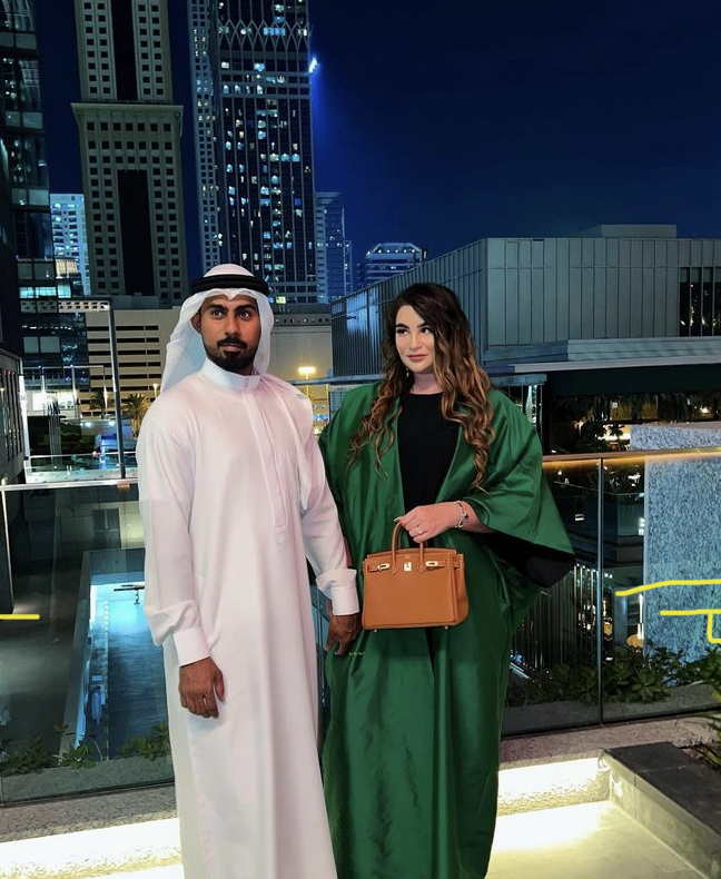 Triệu phú Dubai mua hòn đảo để vợ tắm biển