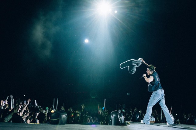 Tạo hình của Sơn Tùng M-TP trong đại hội Đà Lạt gây chú ý