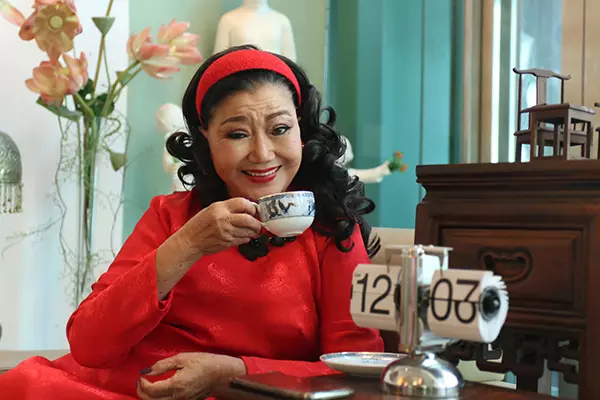 NSND Kim Cương khó thở suýt ngất xỉu phải đi cấp cứu, dang dở vở diễn 'Lá sầu riêng'