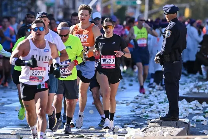 Ngã tử vong từ tầng 3 khi xem giải chạy marathon ở New York
