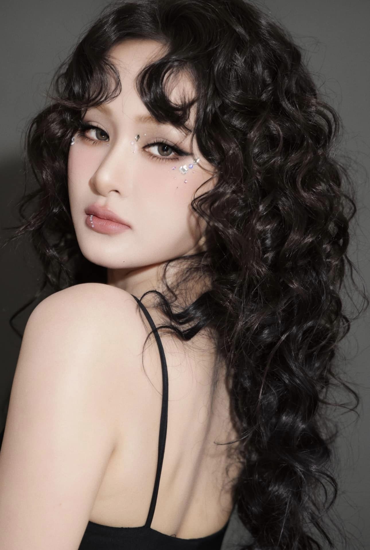 Hiền Hồ Khéo Léo Né Tránh Câu Hỏi Đời Tư Trong Sự Kiện Tái Xuất