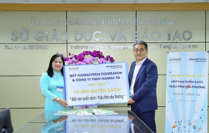 Trao 10.000 quyển sách cho học sinh tỉnh Tiền Giang: Lan tỏa tri thức và yêu thương