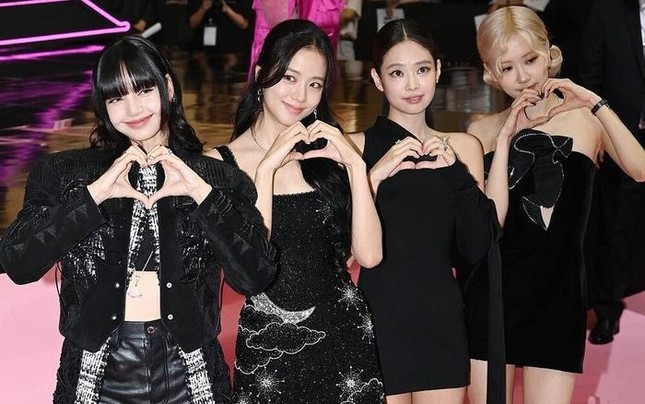 Rosé và YG Entertainment xác nhận sự trở lại của BlackPink vào năm 2025 gây xôn xao