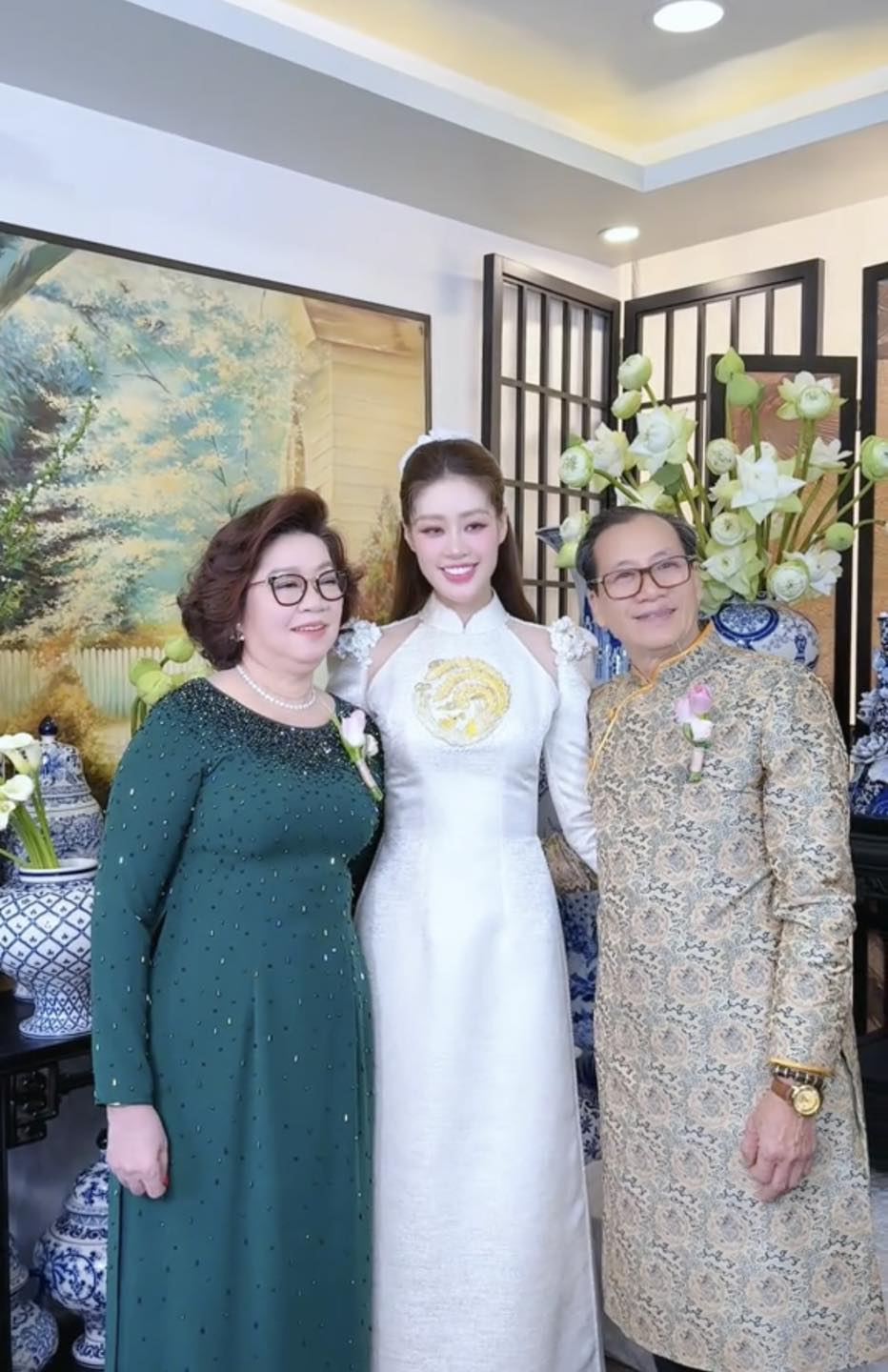 Hoa hậu Khánh Vân rạng rỡ trong đám hỏi