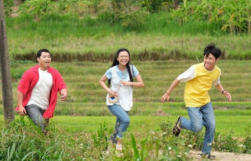 Dàn nhân vật phụ đặc biệt và câu chuyện đằng sau mỗi poster của 'Kính vạn hoa'