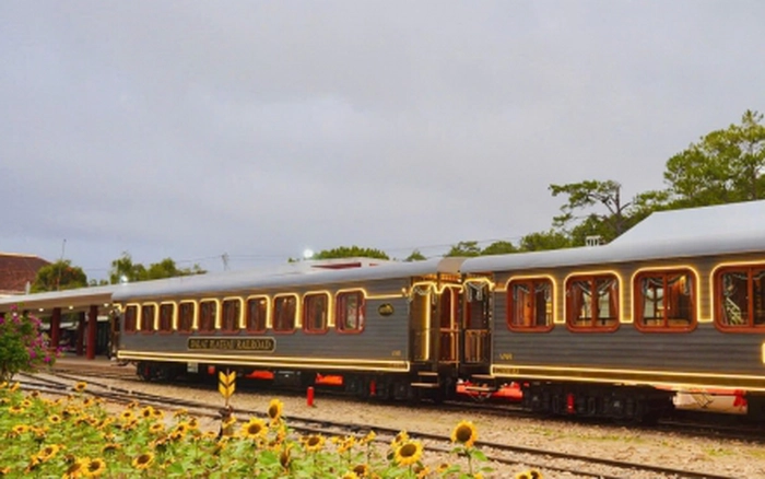 Khai trương đoàn tàu 'hoàng hậu' phục vụ khách du lịch tại Đà Lạt dịp Tết