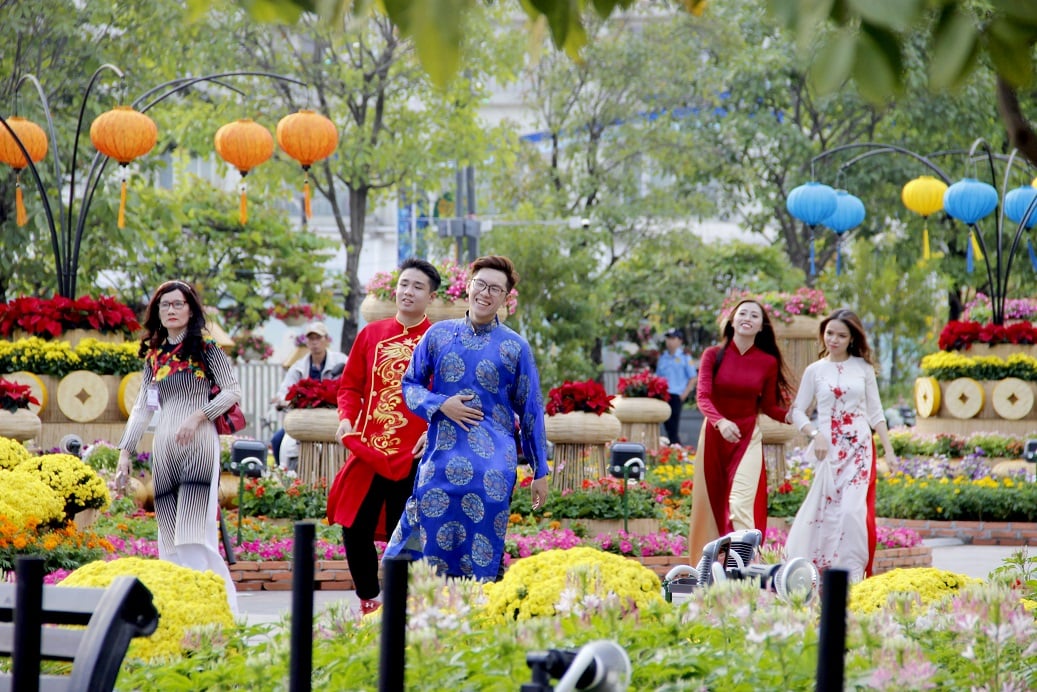 Quá đã 8 địa điểm chụp hình Tết ở TPHCM 'chất như nước cất' gây xao xuyến