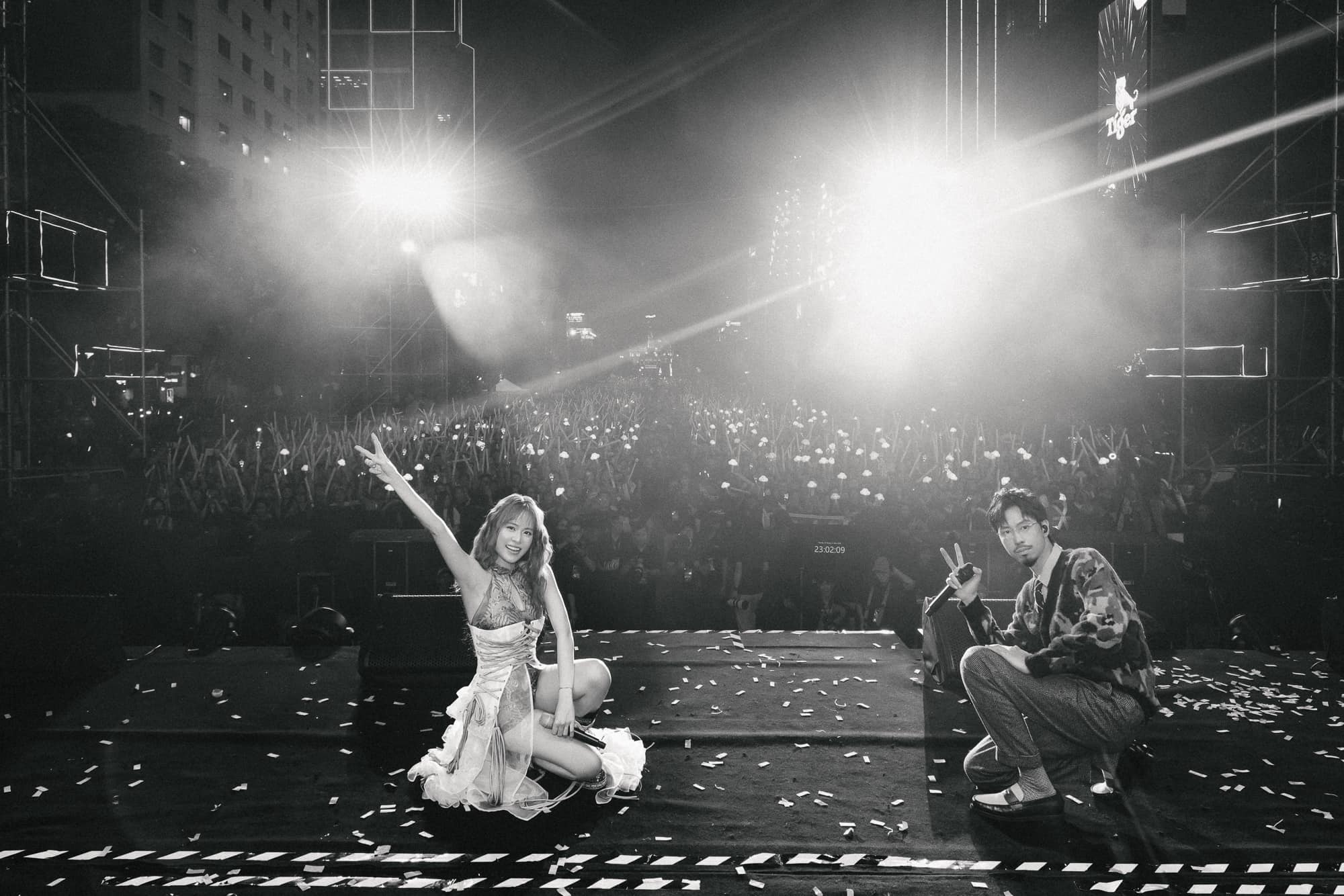 Hoàng Thùy Linh xuất hiện rạng rỡ tại sự kiện đầu năm, cúi người cảm ơn sau tin đồn sinh con