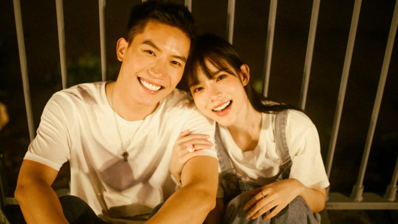 Một cặp đôi Vbiz công khai chuyện tình cảm ngay đầu năm mới