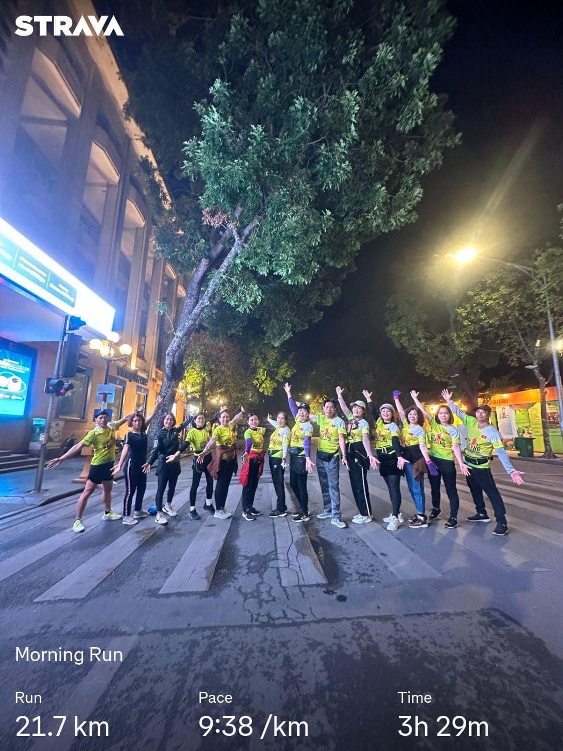 Đi bộ buổi tối ngày lạnh: Bí quyết vàng cho sức khỏe và tinh thần