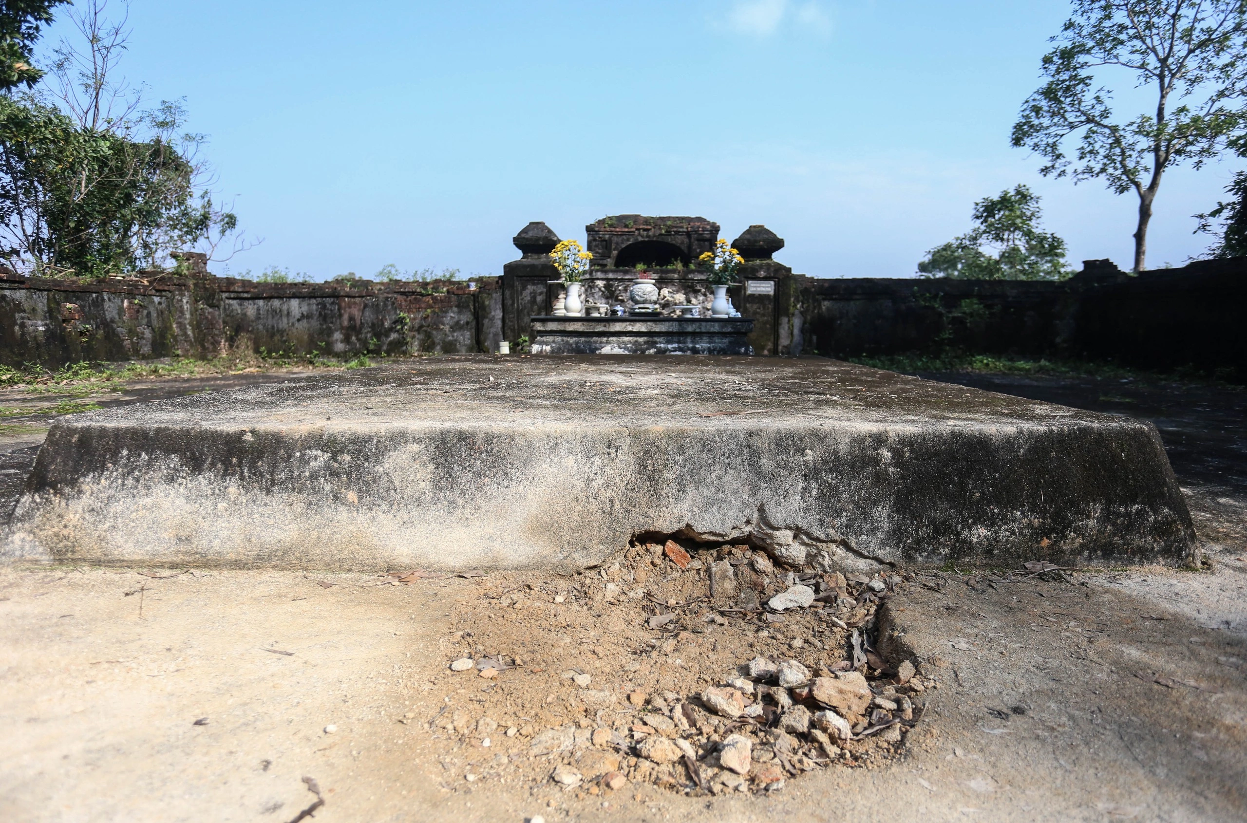 Thực hư vụ đào trộm lăng mộ Chúa Nguyễn Phúc Khoát gây hoang mang dư luận