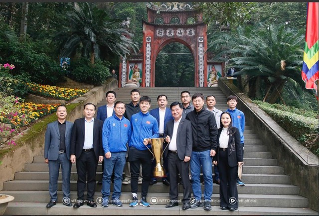 Nơi đội tuyển Việt Nam mang cúp vô địch dâng hương báo công: Mỗi năm hàng triệu người tề tựu