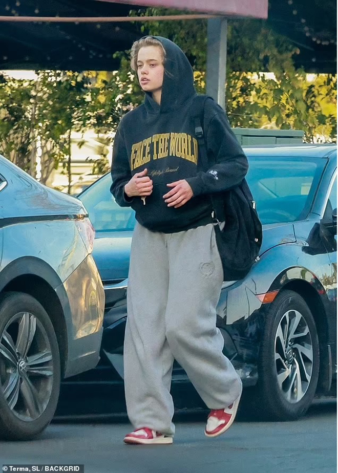 Con gái 18 tuổi của Brad Pitt và Angelina Jolie mặc cá tính, đam mê nhảy