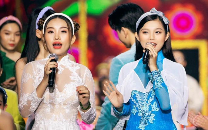 ‘Ca sĩ tuổi tỵ’ Tuyết Nhung: Vẫn nhớ những ngày chạy show cùng mẹ Phi Nhung