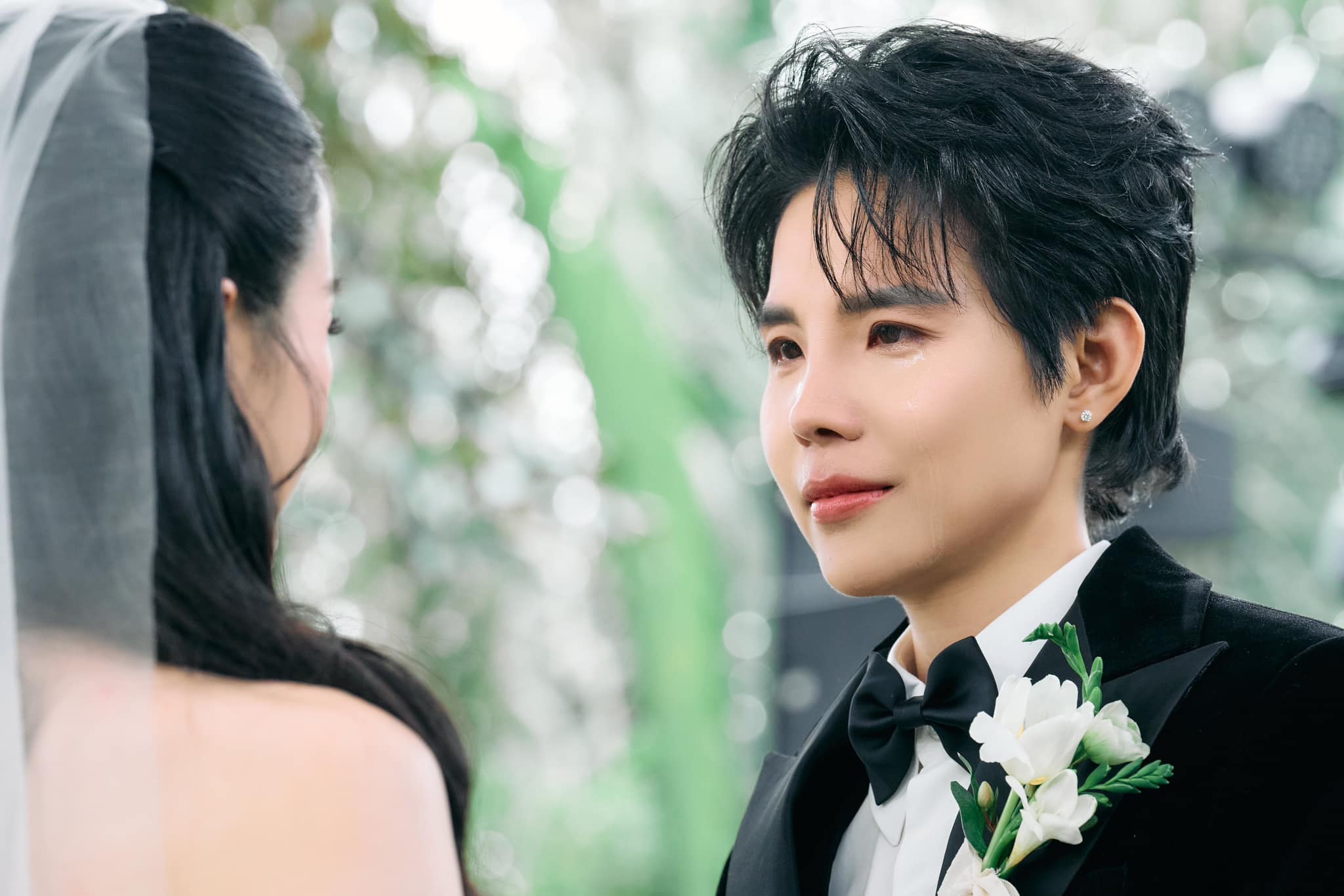 Vũ Cát Tường và Thu Trang xúc động trong lễ thành đôi lãng mạn