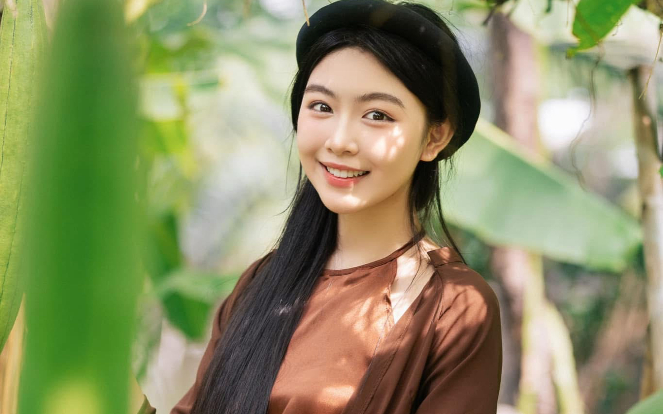 Con gái Quyền Linh - Lọ Lem gây thương nhớ với vẻ đẹp kiêu sa