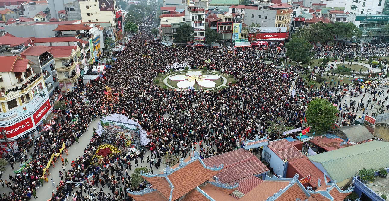 Choáng ngợp biển người tham dự lễ hội lớn nhất Lạng Sơn