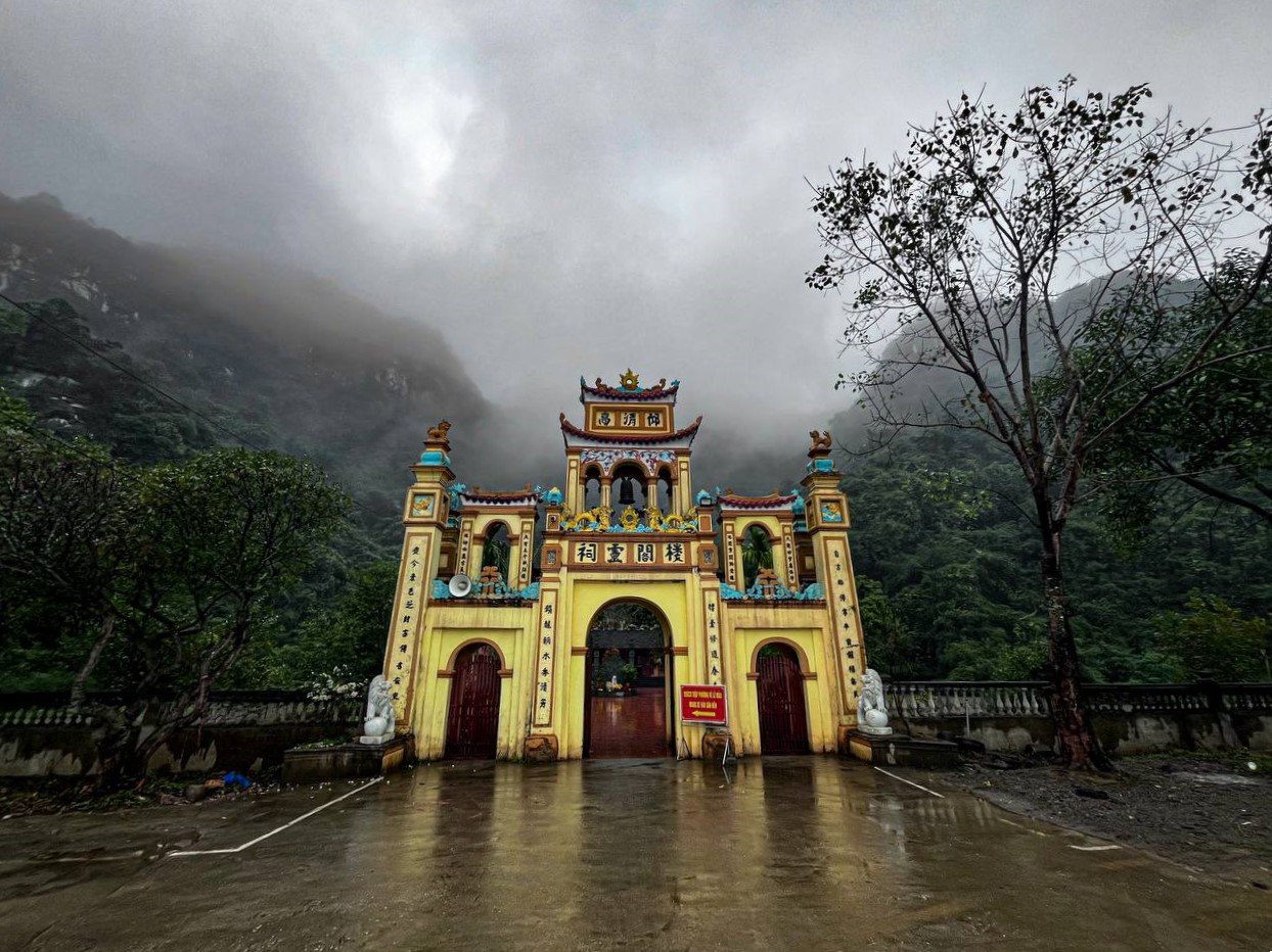 Ngôi đền cầu duyên nổi tiếng miền Bắc gắn với chuyện tình bi tráng