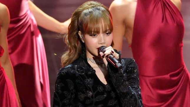 Lisa biểu diễn James Bond tại lễ trao giải Oscar 2025