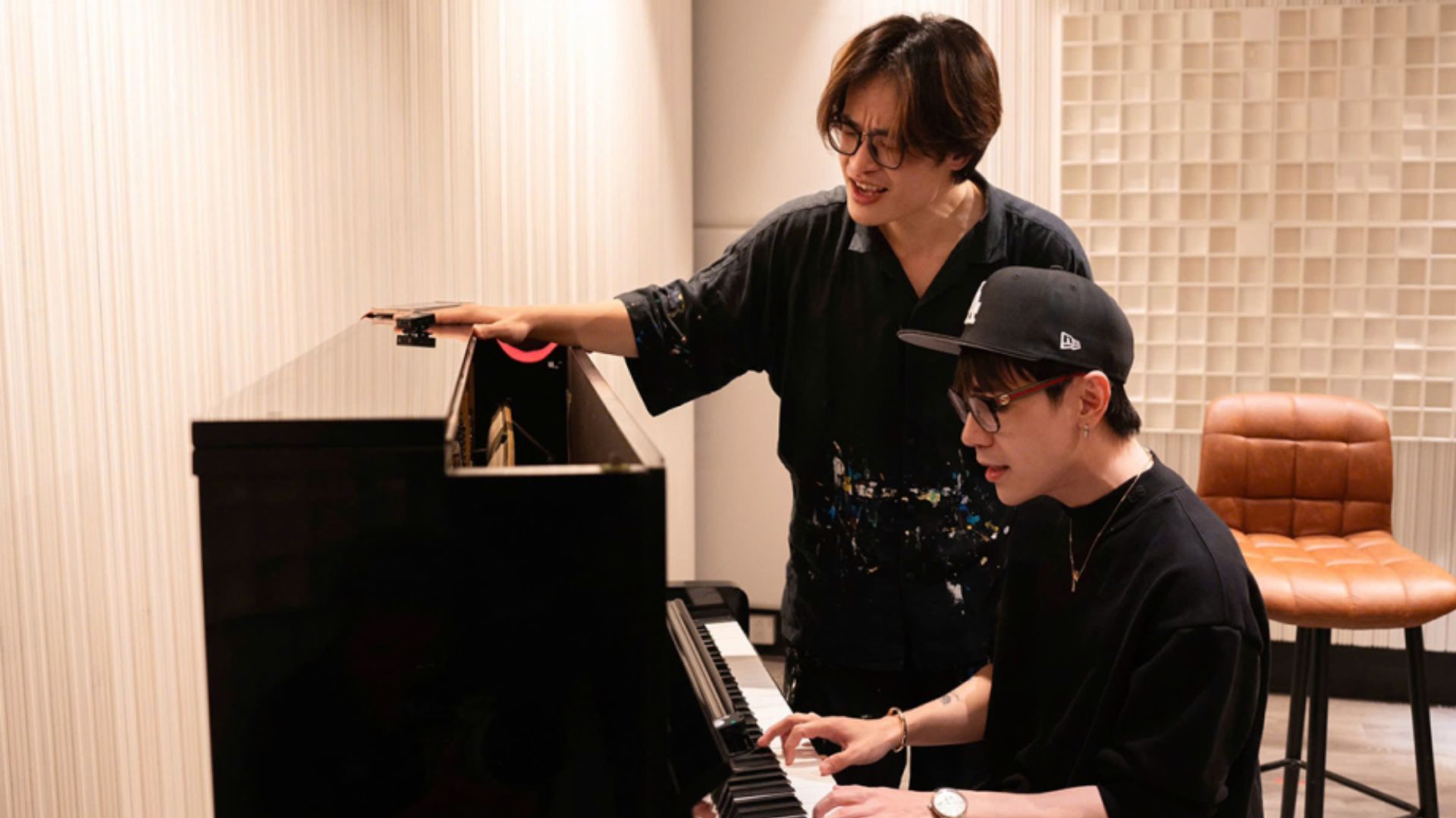 Hà Anh Tuấn tập nhạc cùng Quang Hùng MasterD kết hợp trong show "Sketch a Rose" sẽ diễn ra ngày 8/3 tại TP HCM