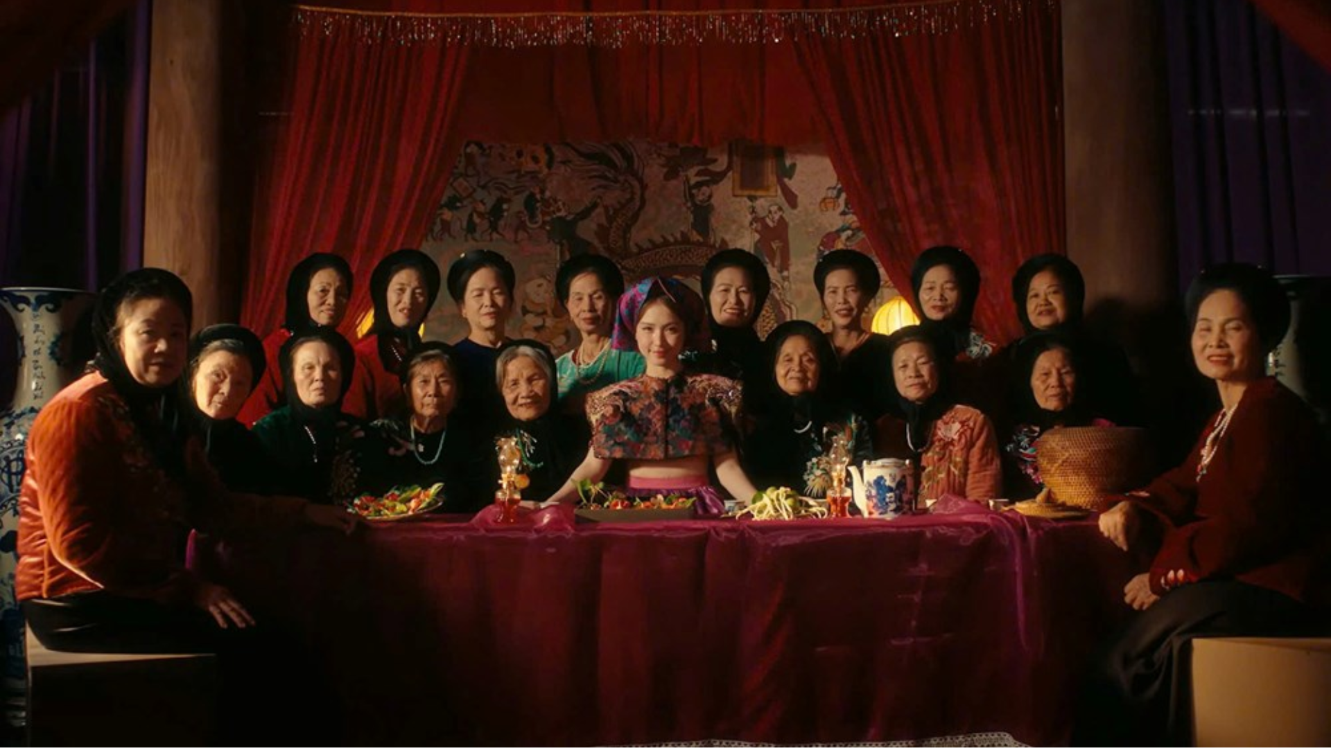 Gây sốt với 'Bắc Bling', Hoà Minzy sẽ soán ngôi Hoàng Thuỳ Linh?