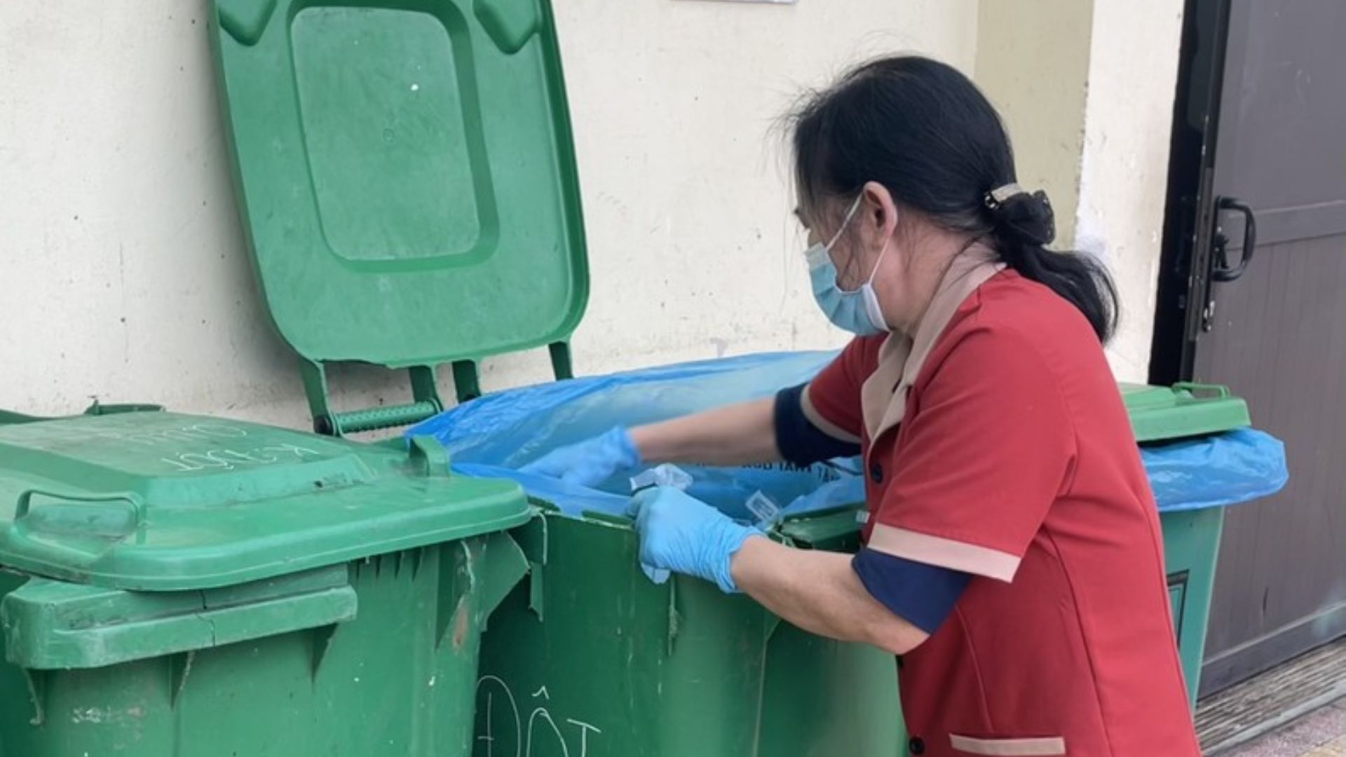 Những người phụ nữ “quên mình” vì kế sinh nhai trong ngày 8/3