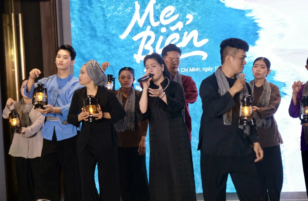 Phim 'Mẹ biển': Chữa lành tâm hồn từ những đau thương, mất mát