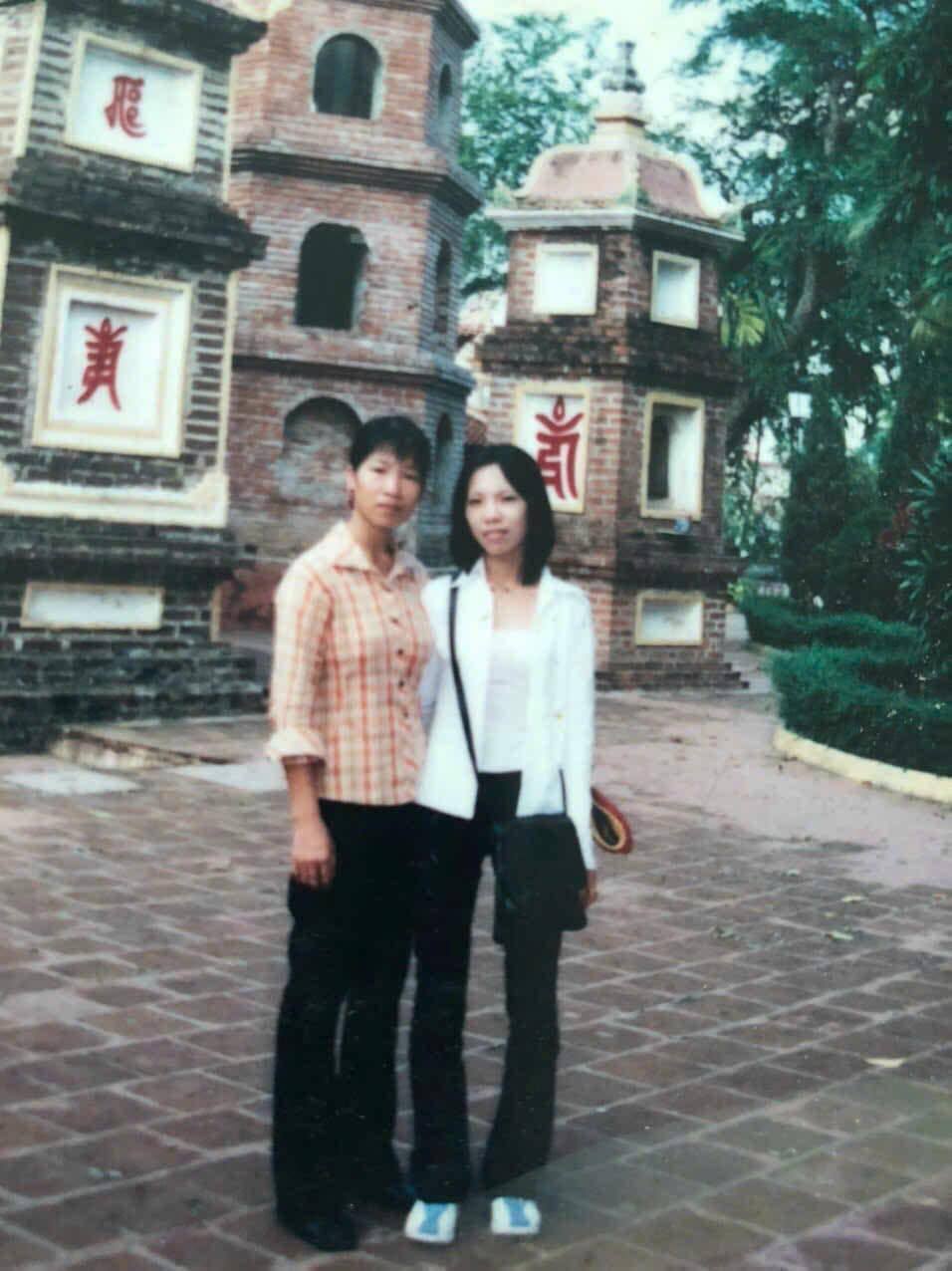 Món nợ ân tình chưa trả trọn – Em vẫn đi tìm chị suốt bao năm