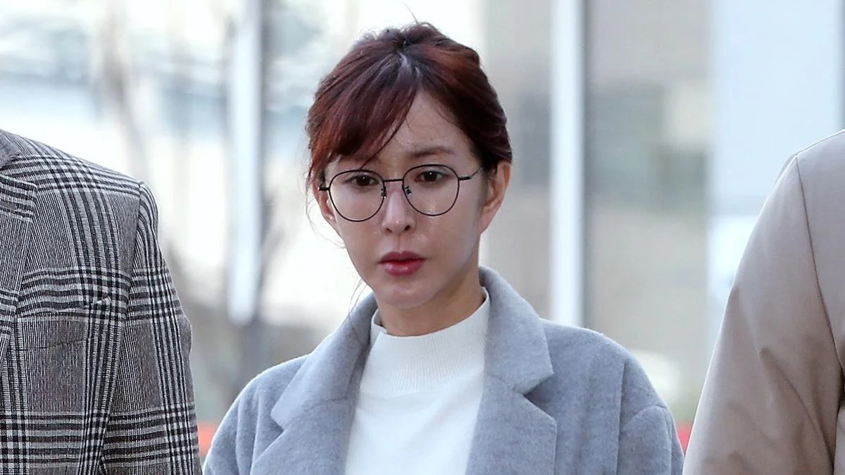 Từ ánh hào quang đến tay trắng – Nữ ca sĩ vỡ nợ vì cờ bạc, sống lay lắt bằng nghề trồng rau