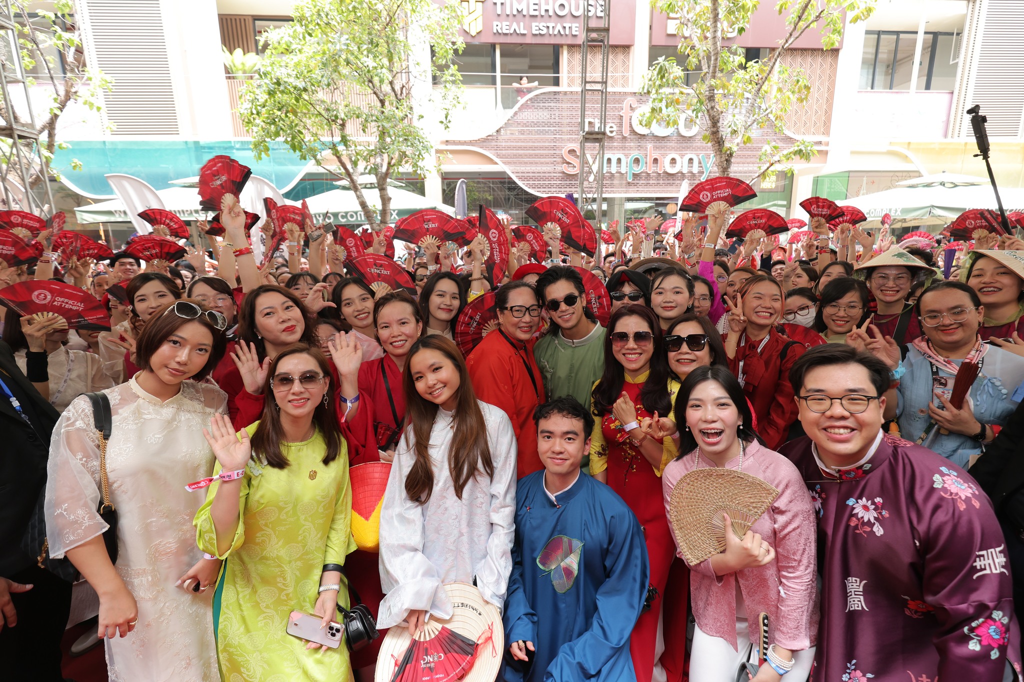 Khi Văn Hóa Việt Lên Ngôi: Fan Diện Trang Phục Truyền Thống Đi Xem Concert