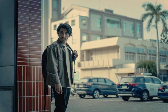 Liên Bỉnh Phát tỏa sáng với vai bác sĩ Phạm Văn Ninh trong 'Bác Sĩ Tha Hương'