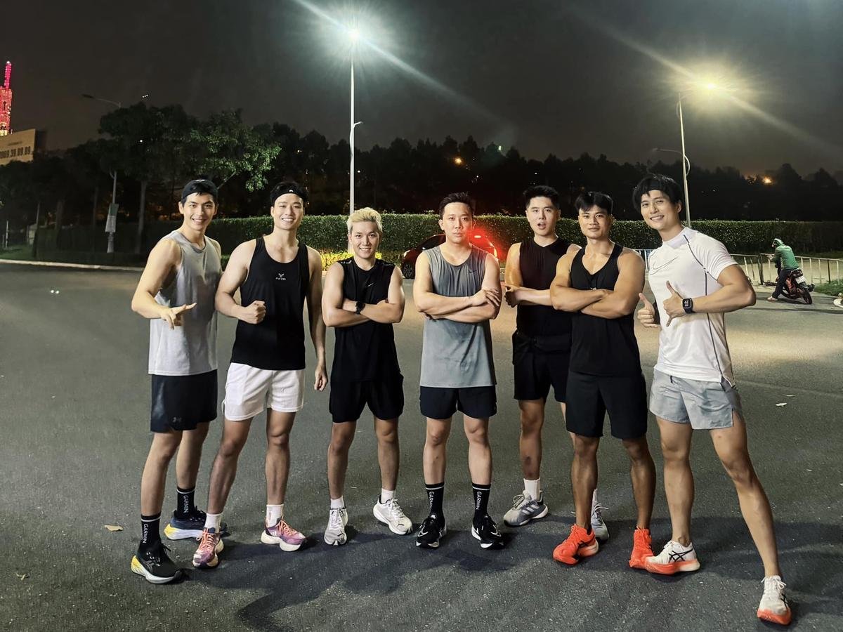 Trấn Thành chỉ muốn yên tĩnh chạy bộ, nhưng kiếp làm hề lại chạy theo anh!