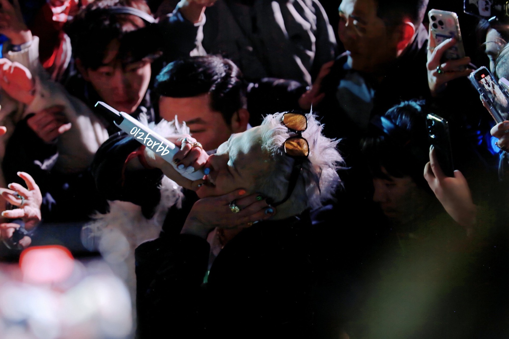 Từ ‘Vắng Bóng’ đến ‘Thống Trị’: G-Dragon và cú nổ übermensch gây sốt toàn Châu Á