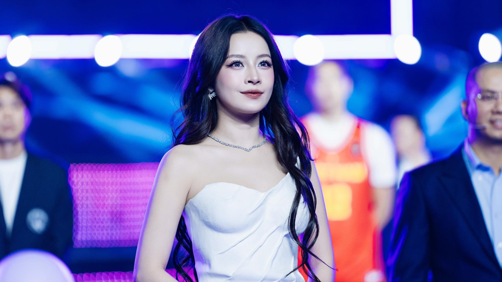 Chi Pu xuất hiện bừng sáng 14 giây hào quang gây bão mạng xã hội