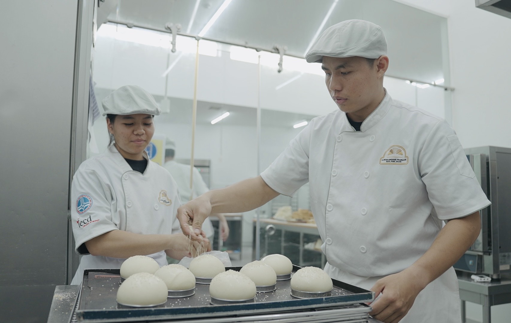 Lò bánh mì Pháp mở cánh cửa tương lai cho thanh niên