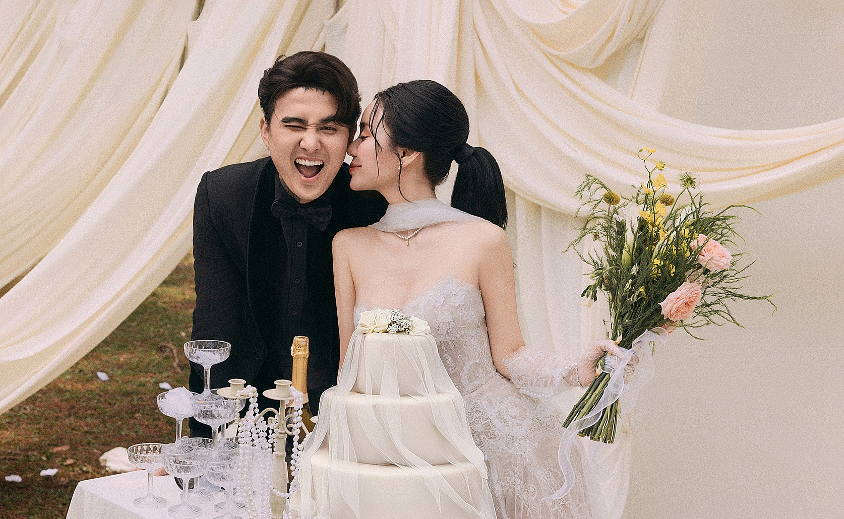 Ảnh cưới của Đạt G và Cindy Lư: Tình yêu đi qua sóng gió, kết thúc bằng cái nắm tay trọn đời